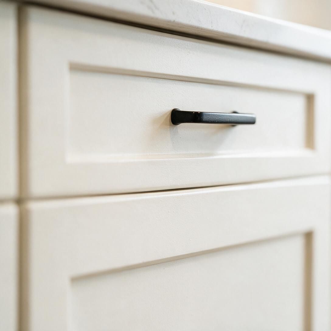 Custom Kitchen in Edmonton: door and edge detail
